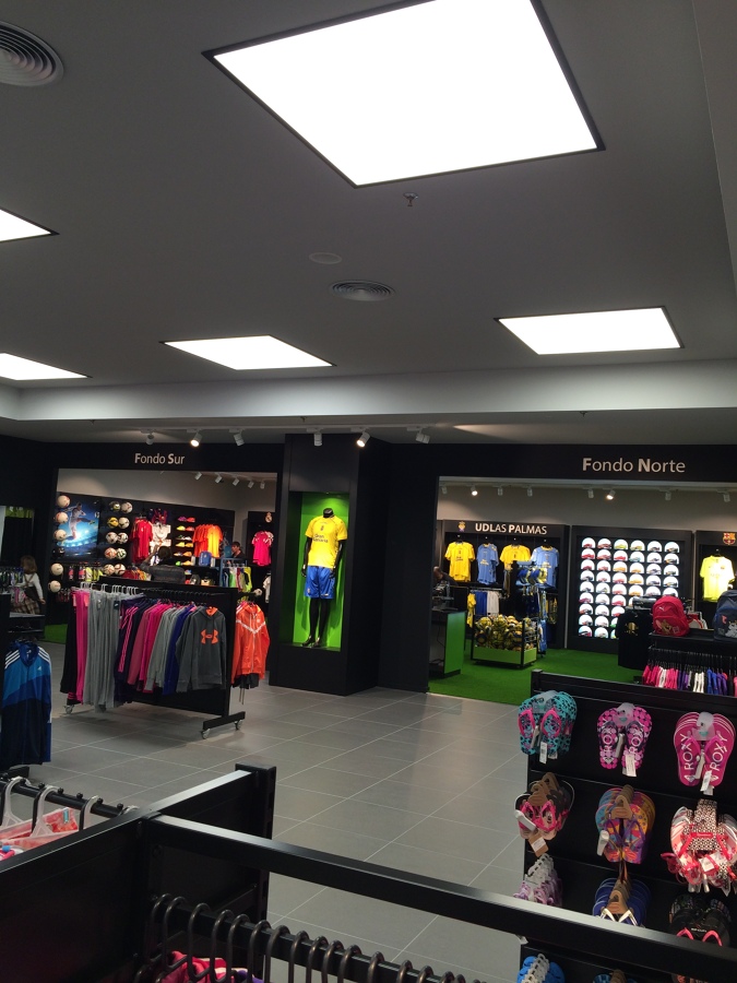 Tienda interior reformada zona fútbol