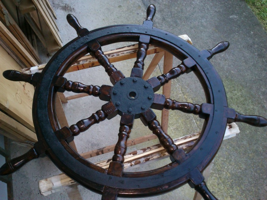 TIMÓN DE MADERA Y METAL