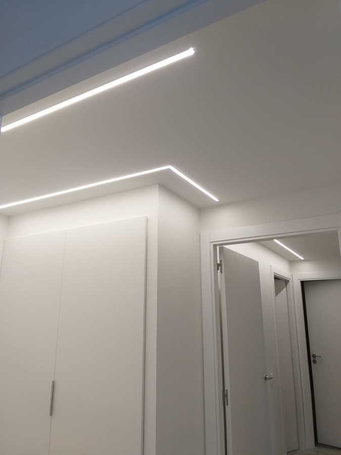 Tira de led con perfil empotrado