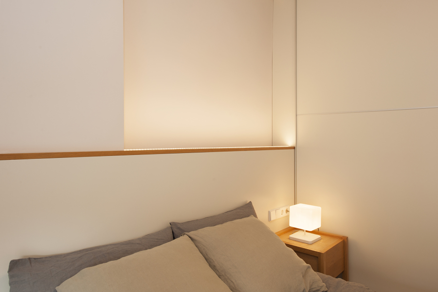 Tira de Lez en cabecera de cama