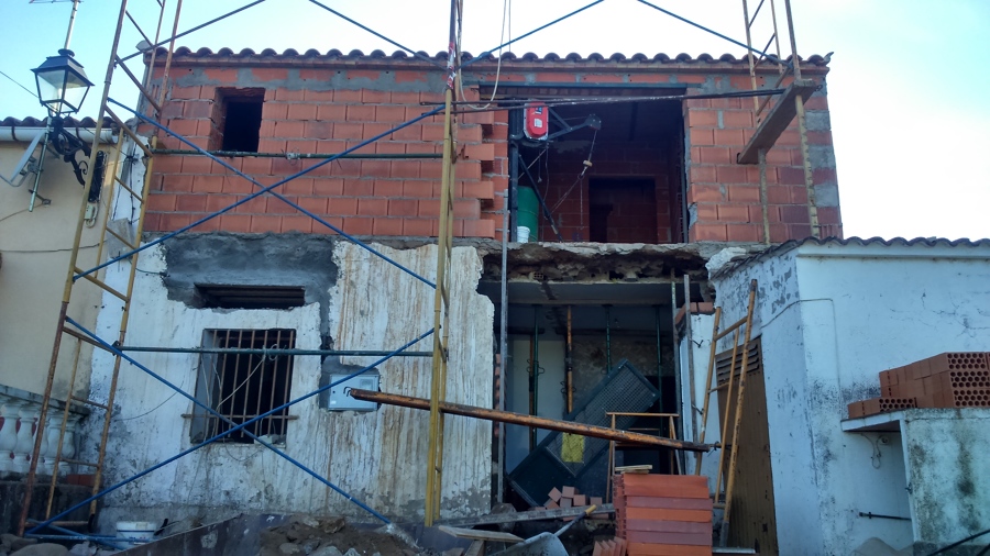 TIRAR MURO PARA COLOCAR VIGAS PARA VENTANA SALON