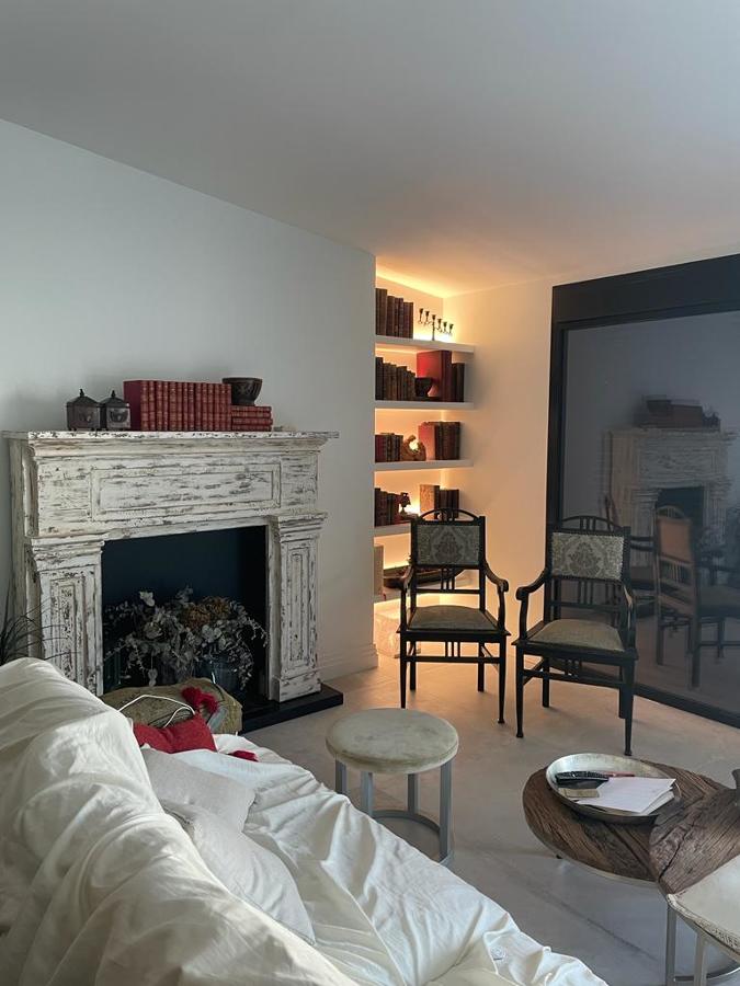 tiras led en estanteria