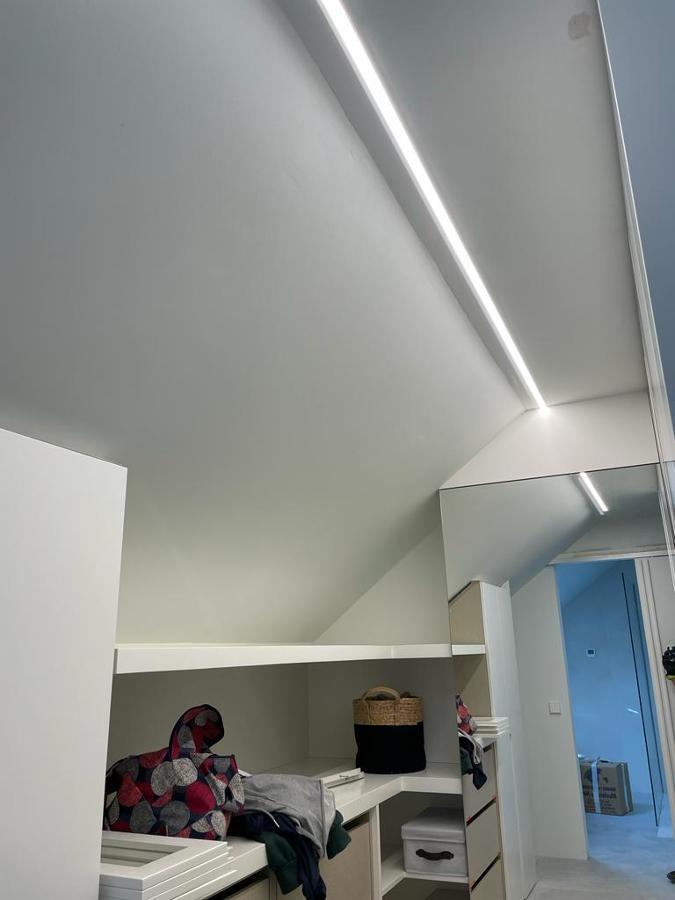tiras led en vestidor