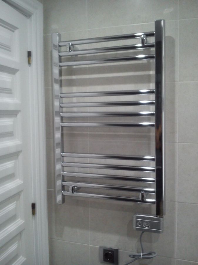 Toallero eléctrico cromado