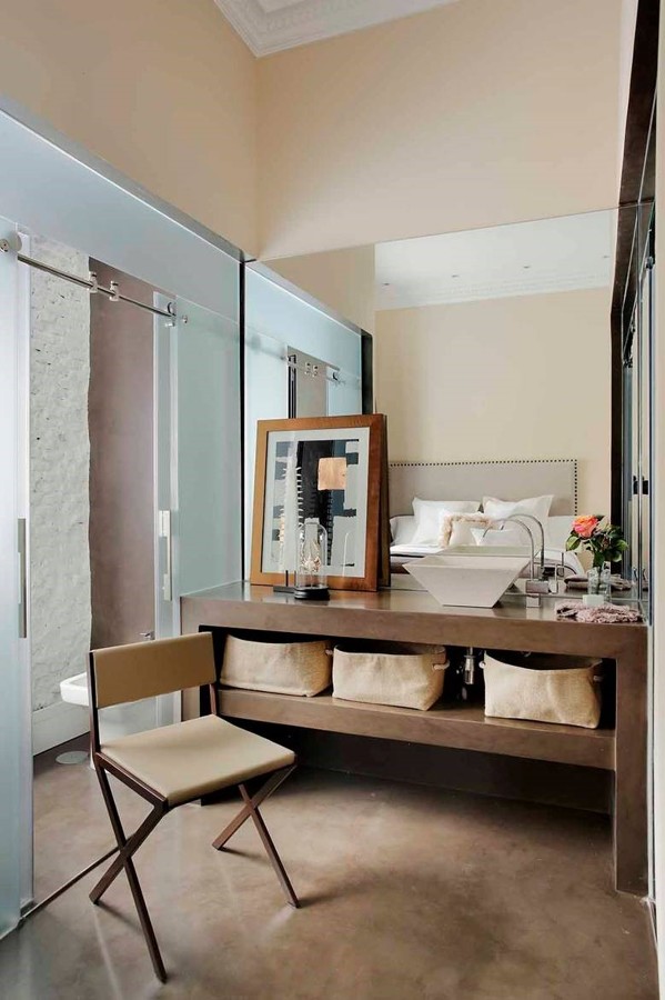 TOCADOR Y CABINA DE INODORO