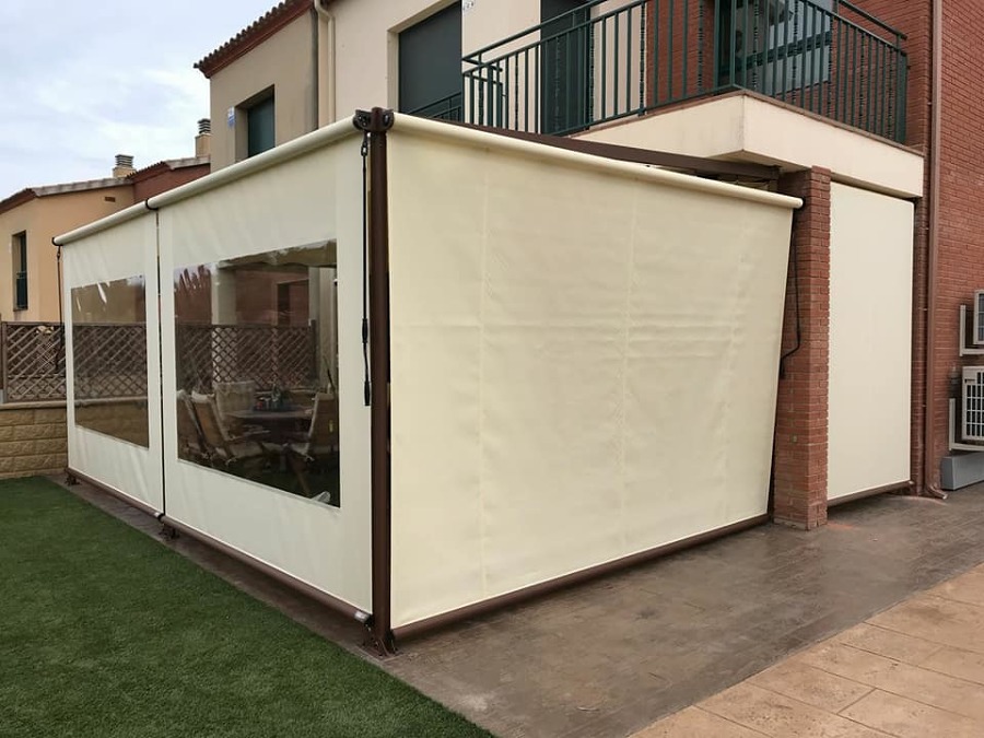 TOLDO CORREDERO CON CERRAMIENTO DE VERTICALES