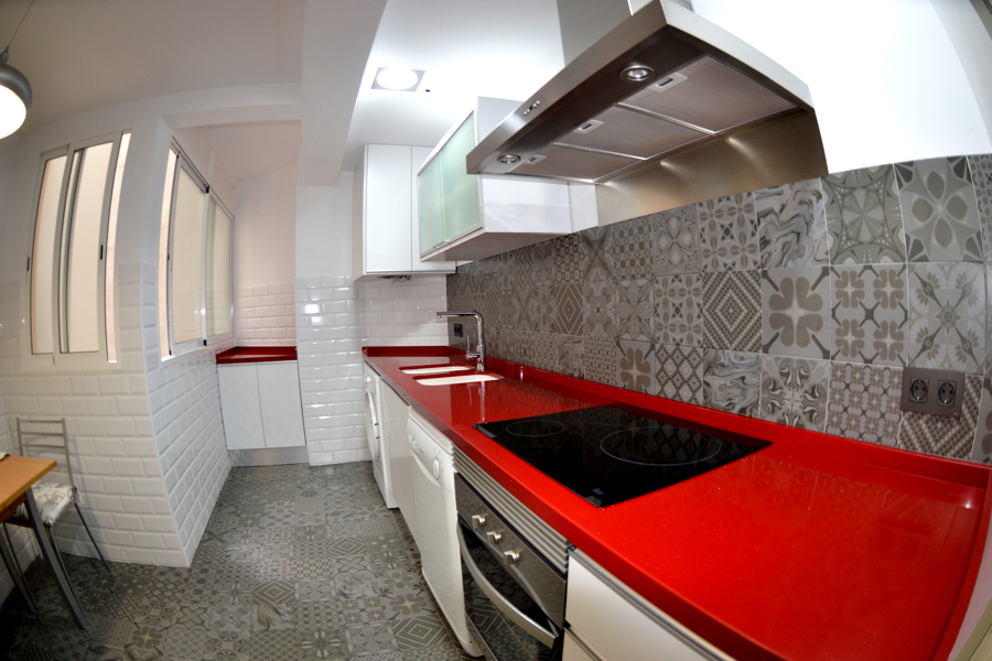 Toques de color en bases grises