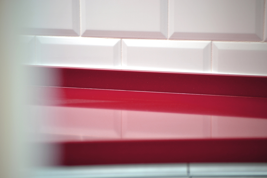 Toques de color en bases grises