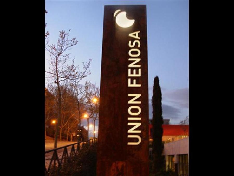 TOTEM UNION FENOSA ILUMINADO