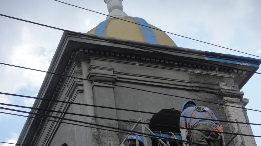 Trabajando en el campanario