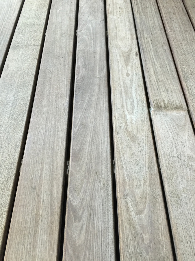 Trabajo saneado y barnizado teka