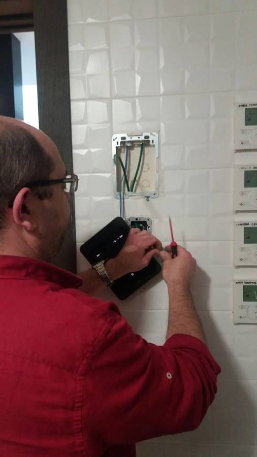 Trabajos de conexión de los equipos