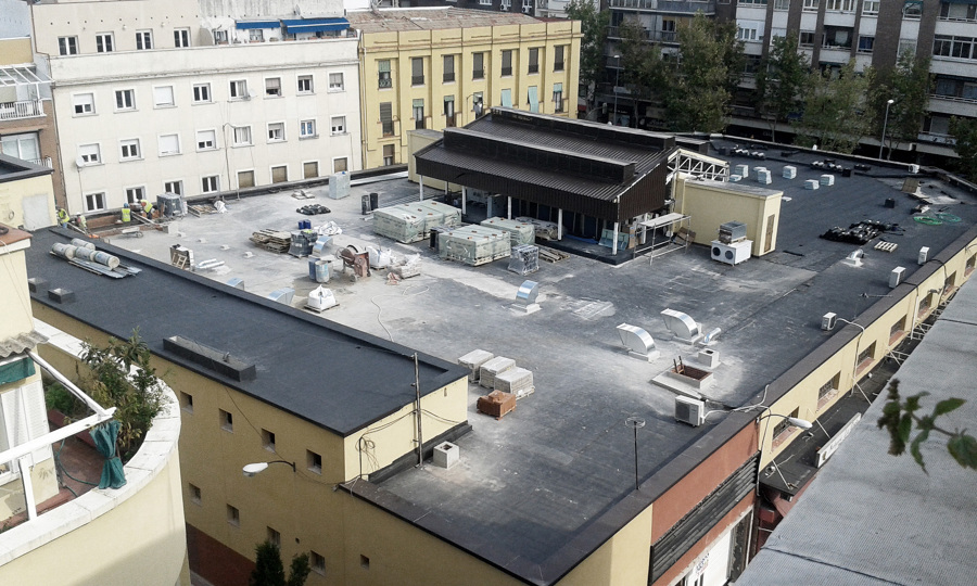 Trabajos de instalaciones generales del edificio, ubicadas en la cubierta.
