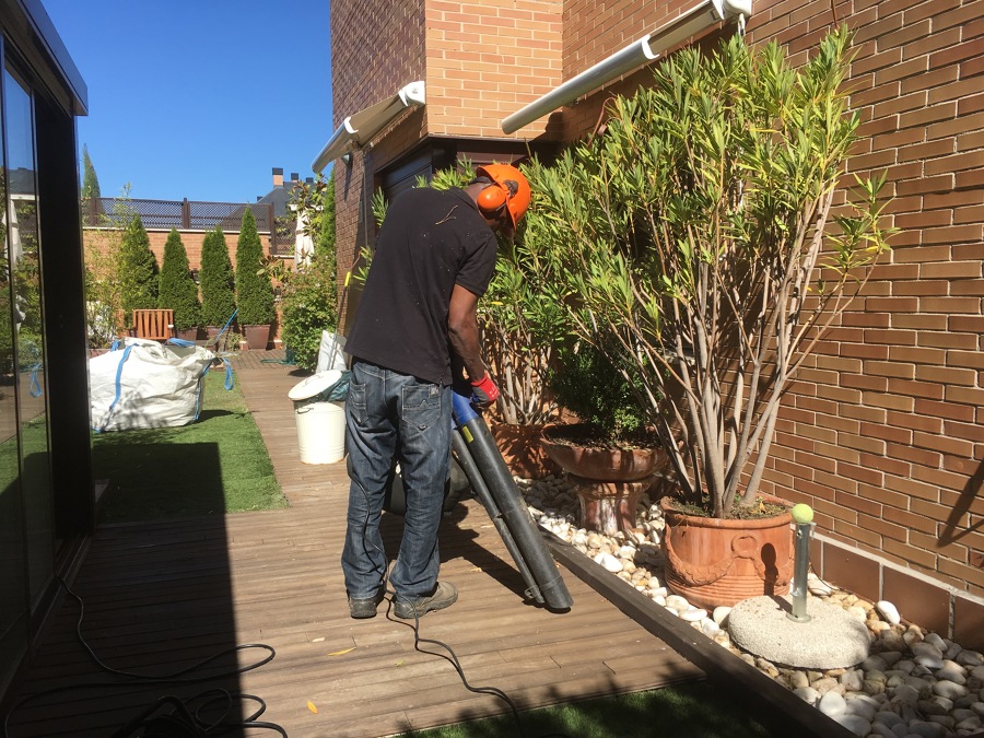 Trabajos de mantenimiento de una terraza