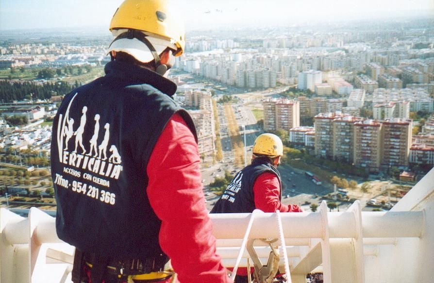 TRABAJOS DE MANTENIMIENTO EN PUENTE DEL ALAMILLO