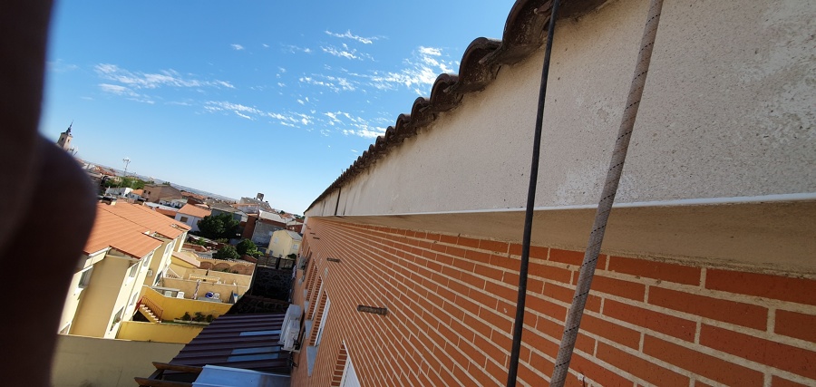 TRABAJOS VERTICALES INSTALACION DE MENSULAS