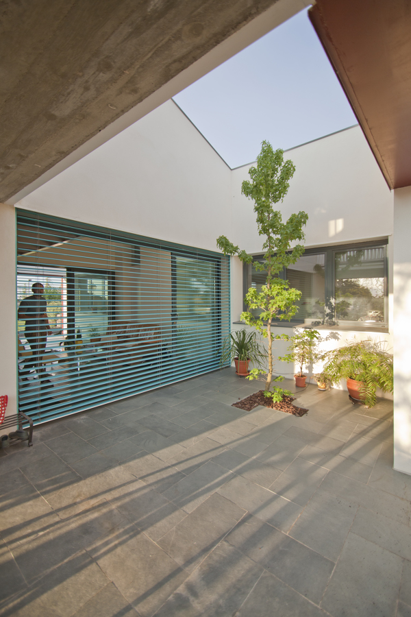 Transparencia entre patios y salón