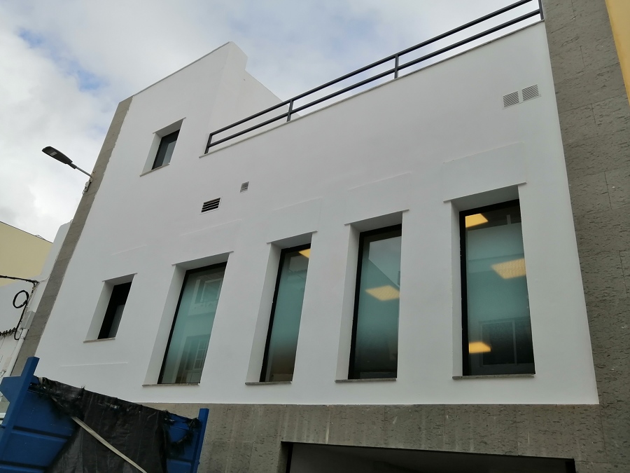 TRASERA ENTIDAD BANCARIA