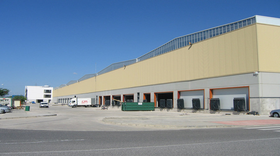 Traseras de naves con muelles.