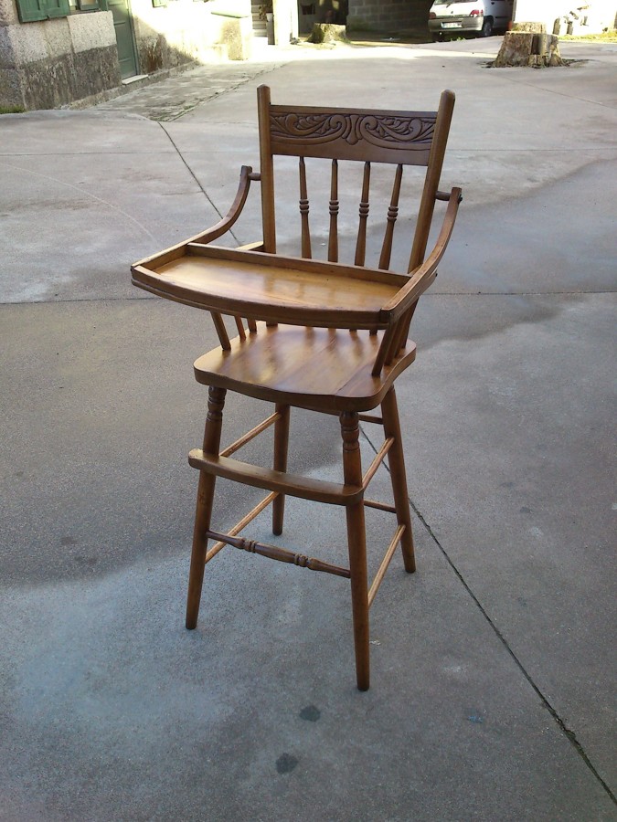 TRONA DE MADERA ANTIGUA