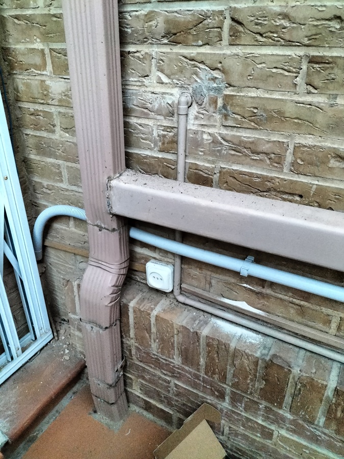 Tubería superficial en zona exterior