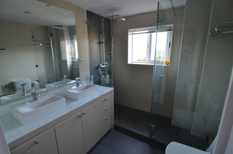 Un baño elegante y práctico