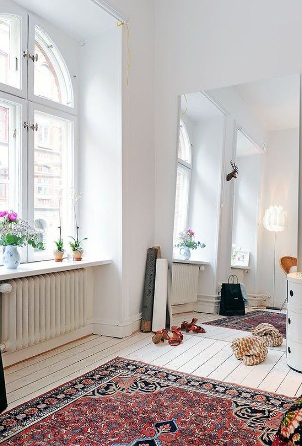 Un gran espejo verticla