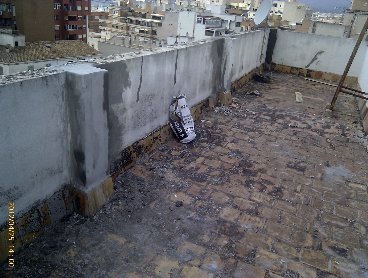 UNA VEZ REPARADOS LOS MUROS