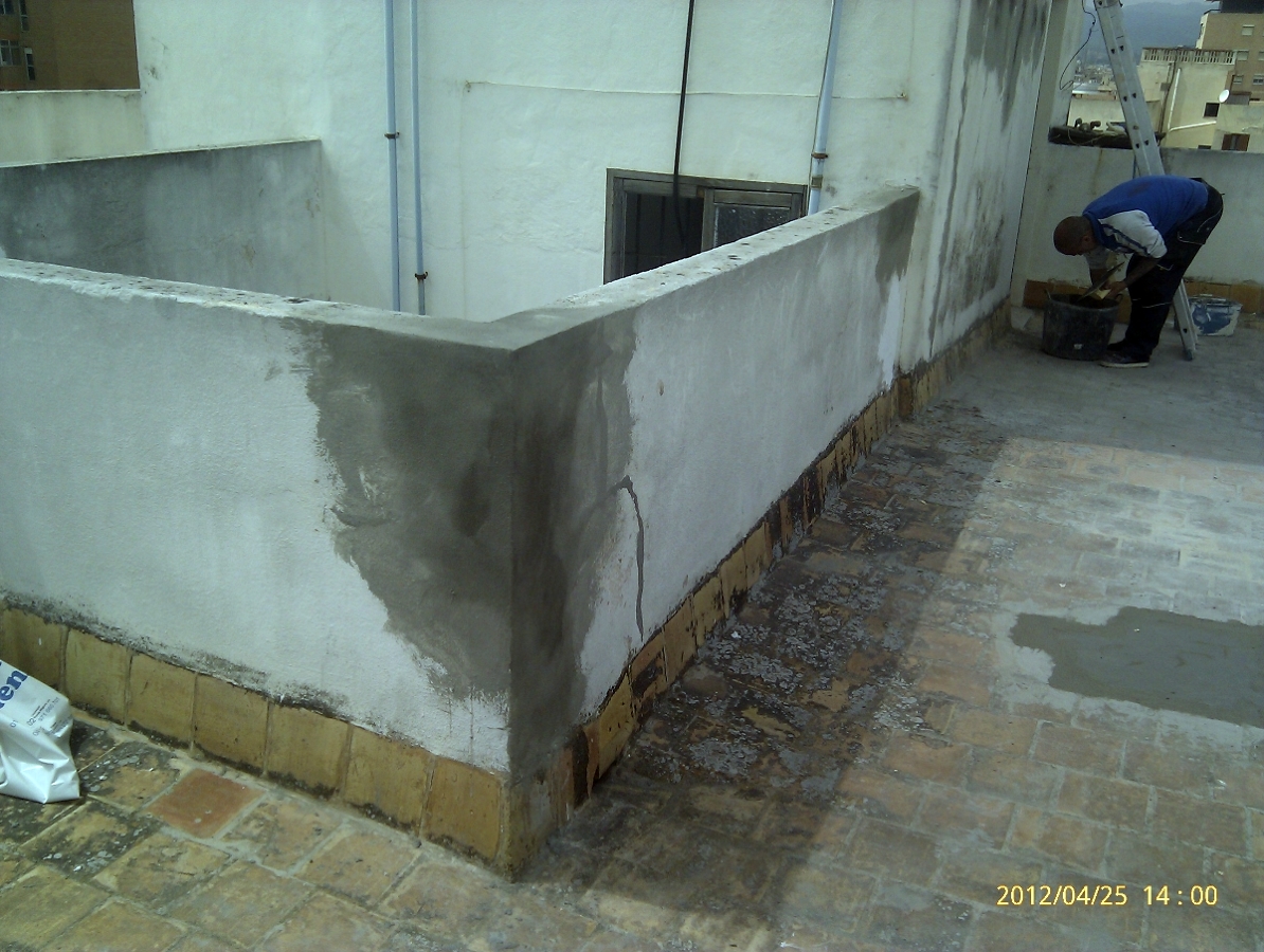 UNA VEZ REPARADOS LOS MUROS