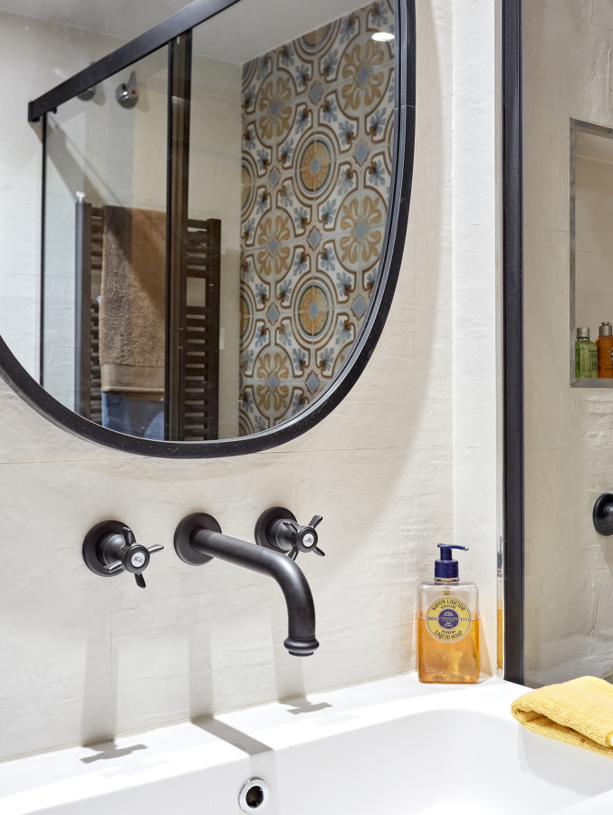 Una Vivienda: Dos Baños Diferentes