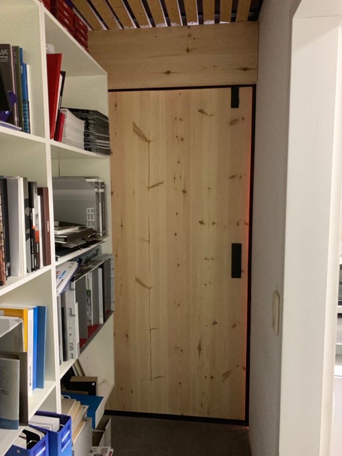 UÑERO PARTE INTERIOR PUERTA