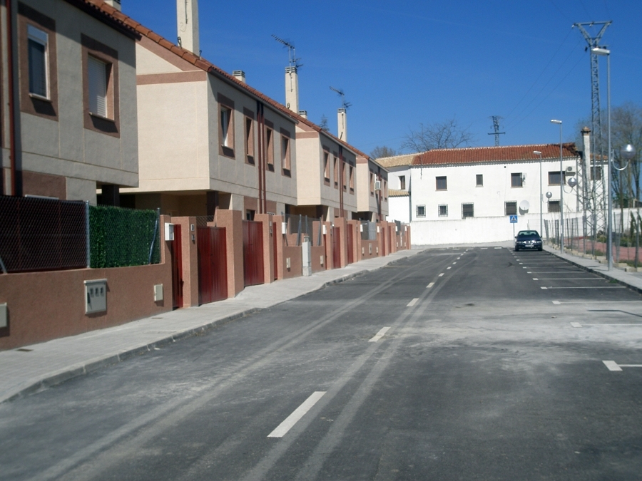 URBANIZACIÓN Y VIVIENDAS "LOS CURAS". (CAMARENILLA)