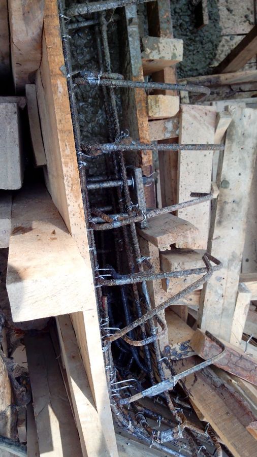 Vaciando hormigon paredes de arqueta