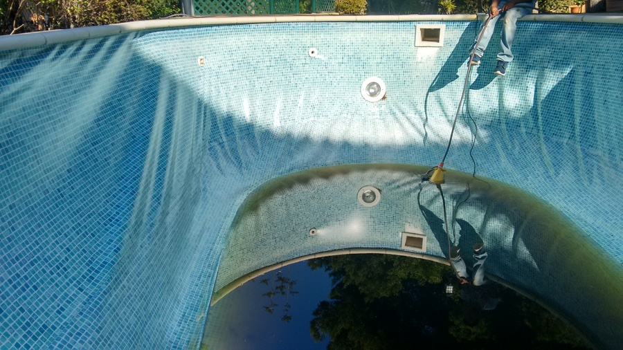 vaciando la piscina