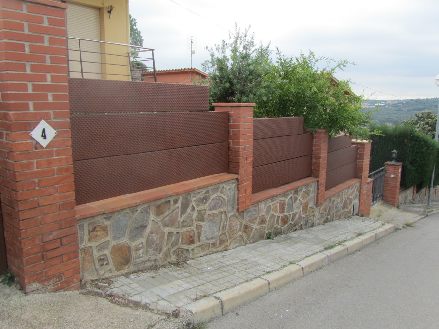 Vallado con chapa plegada