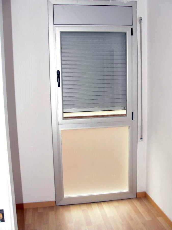 Ventana con fijo inferior