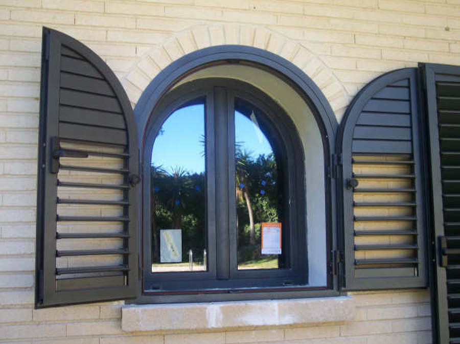 Ventana con mallorquina 