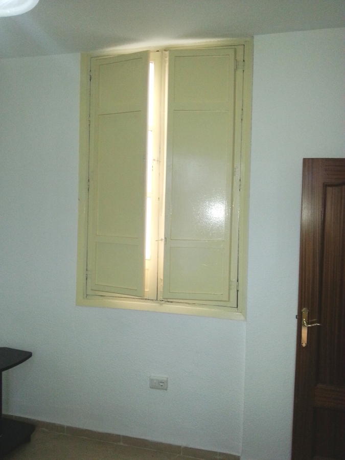 VENTANA DE MADERA ANTIGUA