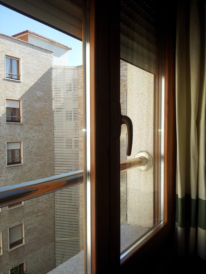 Ventana lacado madera oscilobatiente 2 hojas