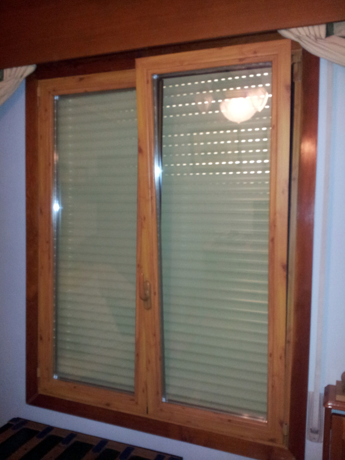 Ventana lacado madera oscilobatiente 2 hojas