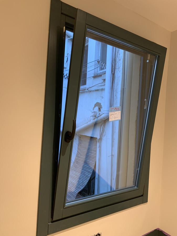 Ventana oscilobatiente