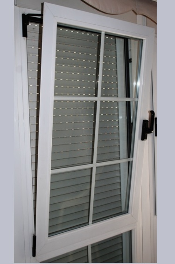 Ventana oscilobatiente