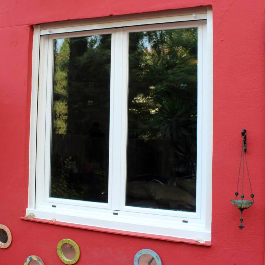 Ventana oscilobatiente de dos hojas