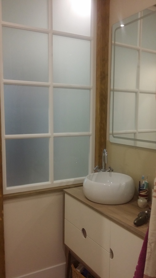 Ventana para dar más luz al baño