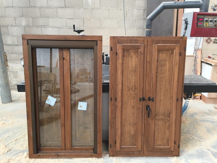 VENTANAS DE 2 HOJAS CON VIDRIO 4-8-4 Y HERRAJE COLOR NEGRO.