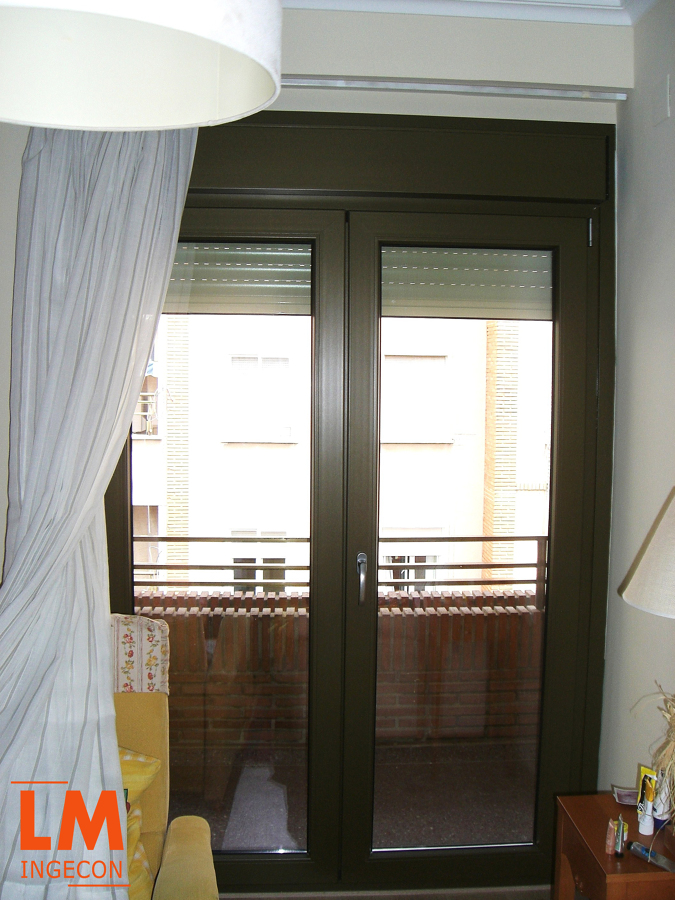 Ventanas de PVC Kömmerling color bronce