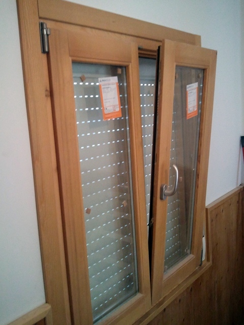 Ventanas en madera de pono obscilobatientes