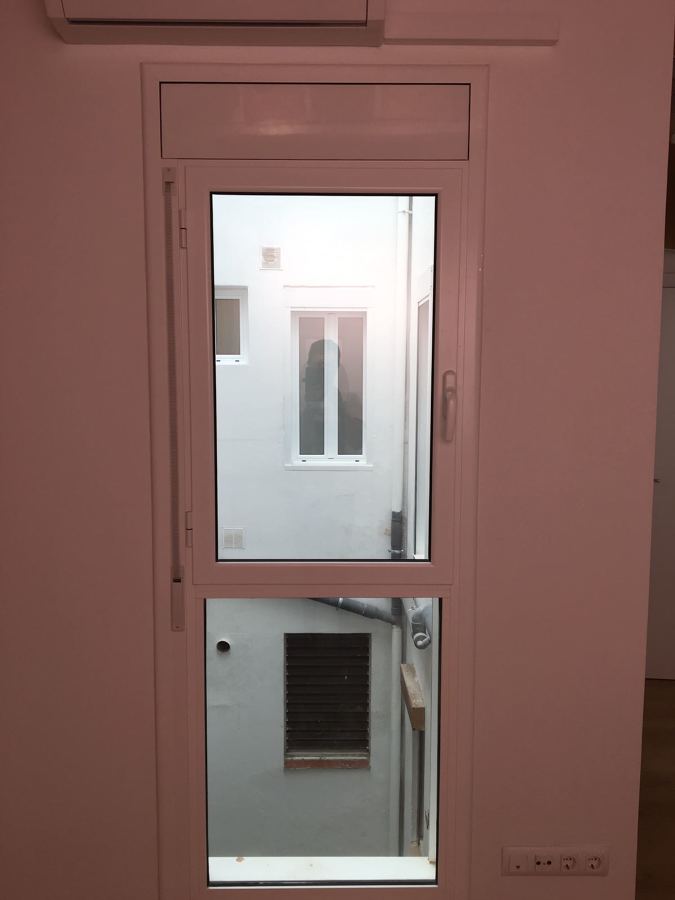 Ventanas practicables con fijo y cajón de persiana tipo compacto