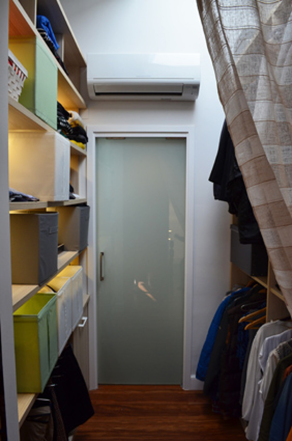 VESTIDOR CON ACCESO AL BAÑO PRIVADO