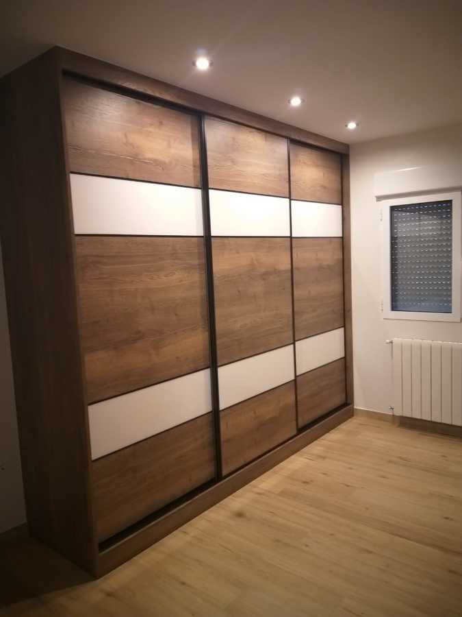 VESTIDOR CON PUERTAS CORREDERAS